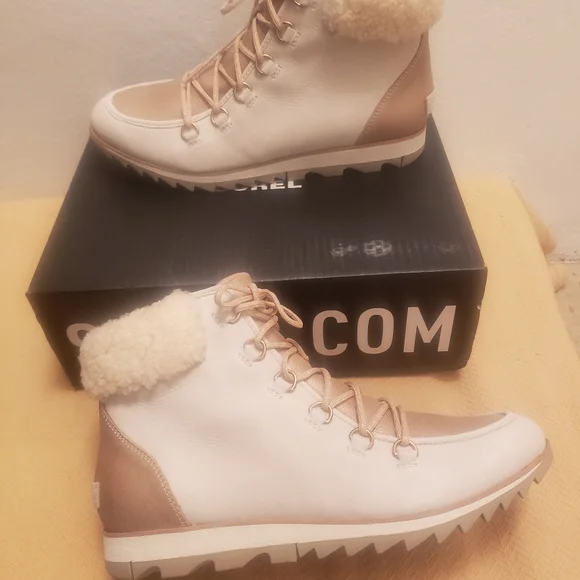 Brand New Sorel Harlow Boots